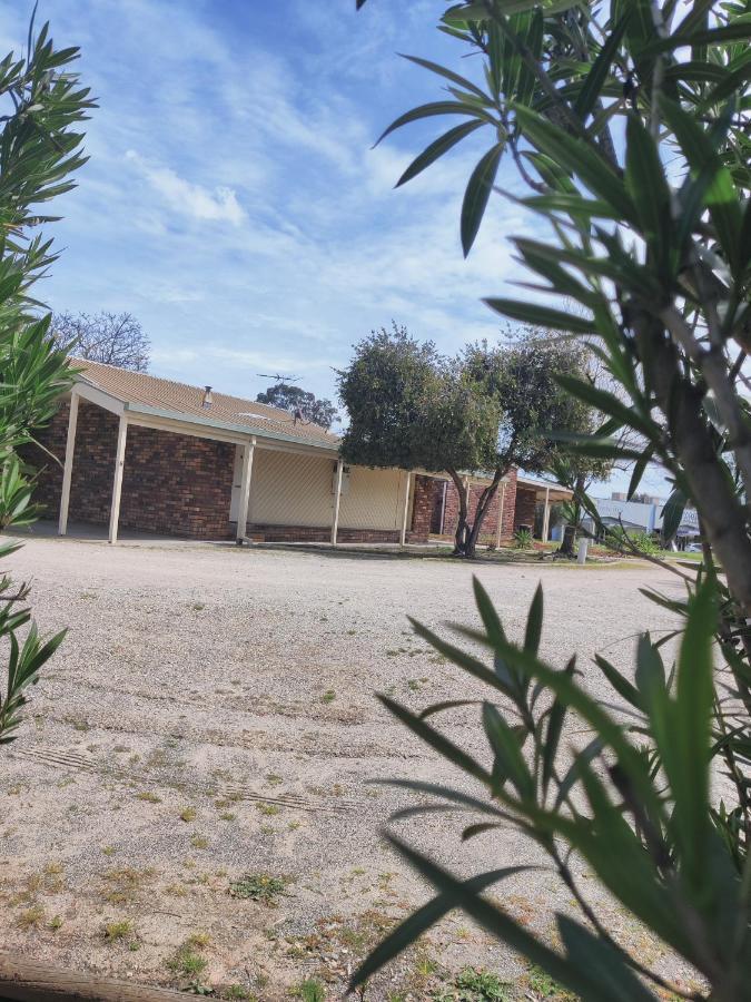 Belvoir Village Motel & Apartments Wodonga Exterior foto